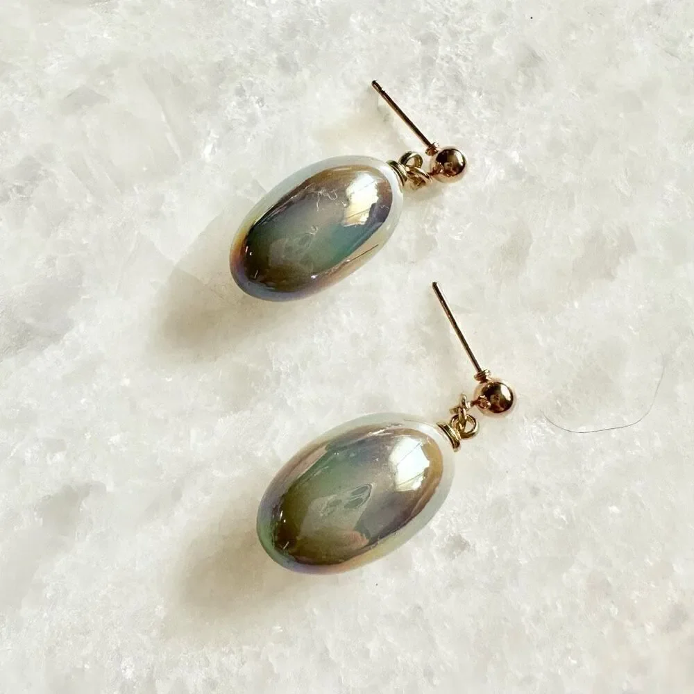 Grey oval pearlecent dangle earrings